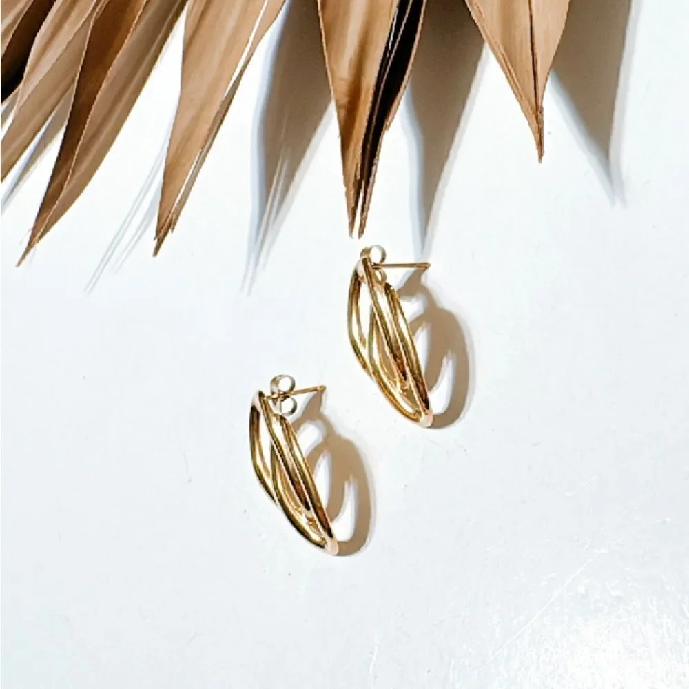 Gold geo twist earrings M361